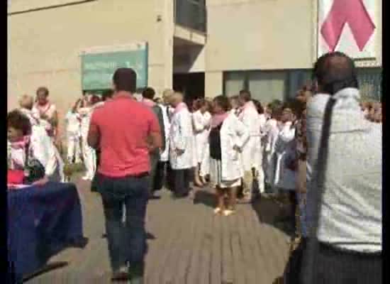 Imagen de El hospital participó en el Día Mundial contra el Cáncer de Mama soltando globos de color rosa