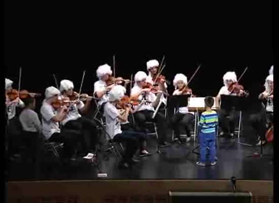 Imagen de La Orquesta de Jóvenes de Torrevieja dirigida por A. Arronis interpretó el Conciertto en Familia