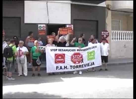 Imagen de Stop Desahucios Torrevieja consigue realojar a seis familias en situación de exclusión social