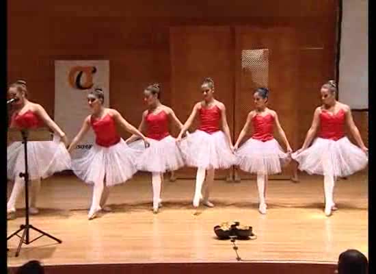 Imagen de La UMT, Ars Ceatio y la Escuela de Danza María del Angel pasearon por la poesía española