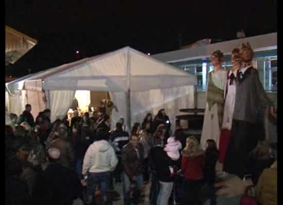 Imagen de El barrio del Sequión celebró la fiesta de disfraces de los 80 en su barraca popular