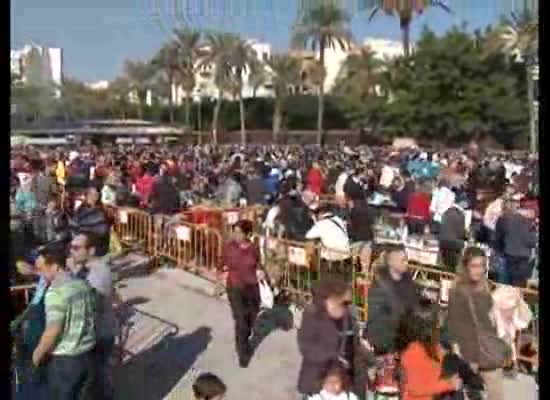 Imagen de Miles de personas se reúnen en torno al Concurso de Paellas de Torrevieja