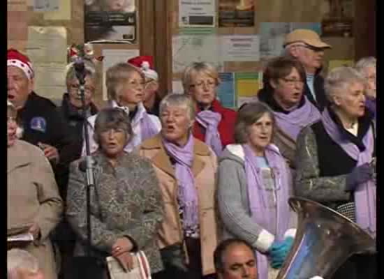 Imagen de Estampa navideña con villancicos de residentes internacionales y el mercadillo solidario de Rotary