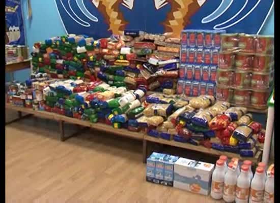 Imagen de Las casas de la tercera edad de Torrevieja recolectan alimentos para el comedor social