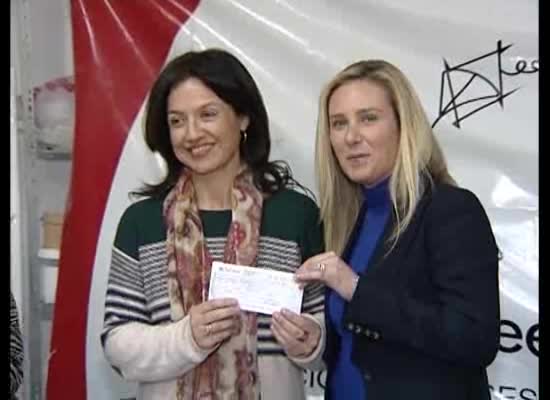 Imagen de Rotary Club Torrevieja entregó a Apanee un cheque por valor de de 3.000€