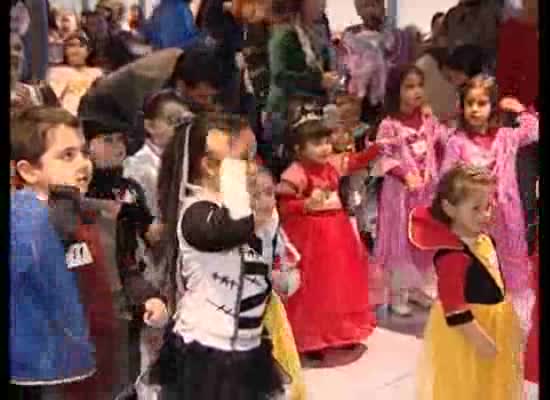 Imagen de Alrededor de 200 niños y niñas participaron en el Baile Infantil de Carnaval en en C. M. O.