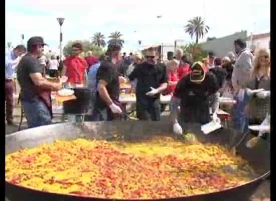 Imagen de Cáritas de S.Pedro y S. Pablo cocinó una paella solidadria de 700 raciones para recaudar fondos