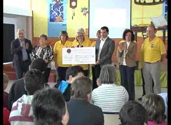 Imagen de La ONG Torrevieja Costa Lions Club dona 5000 euros a ALPE