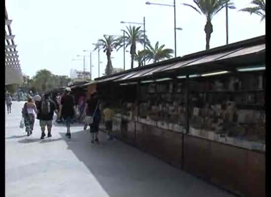 Imagen de La XXVIII Feria del Libro permanecerá abierta en el Paseo Vista Alegre hasta el día 18 de abril