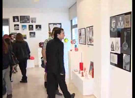 Imagen de 40 alumnos de Bachillerato de Arte del IES Mediterráneo exponen en la sala Virgen del Carmen