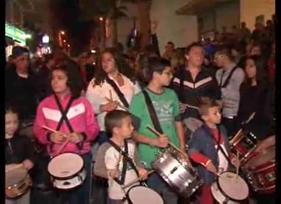 Imagen de Más de medio centenar de tamborileros de varias cofradías participaron en la Tamborrada Popular