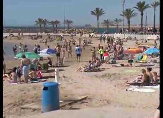 Imagen de Masiva afluencia de familias al parque de Lo Albentosa y a las playas el primer Día de Pascua