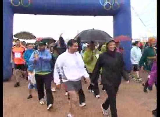 Imagen de Alrededor de 400 personas participaron, bajo la lluvia, en la 2ª Marcha - Carrera Solidaria de AFA