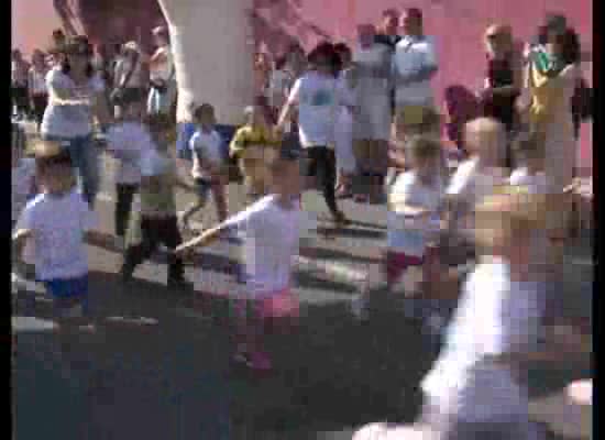 Imagen de Más de mil alumnos de La Purísima, Virgen del Carmen y Alpe protagonizan la II Carrera Solidaria