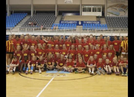 Imagen de El balonmano noruego vive su segunda escuela de verano en Torrevieja Sports City