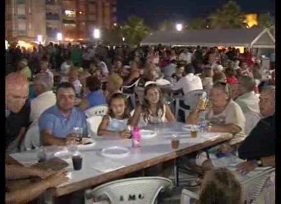 Imagen de La verbena de la Virgen del Carmen reunió a cientos de personas en la plaza Encarnación Puchol