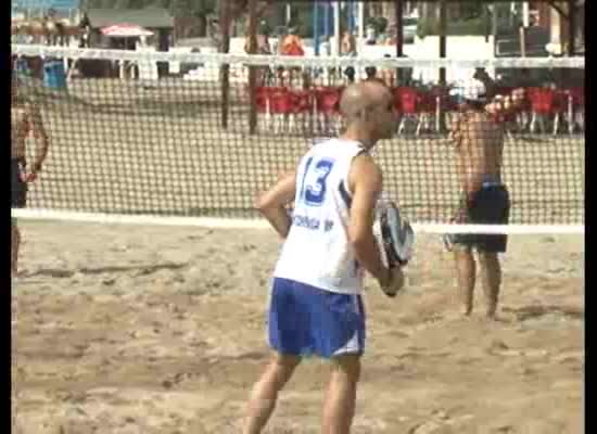 Imagen de 28 parejas participan en el II Torneo de Pádel Playa Ciudad de Torrevieja