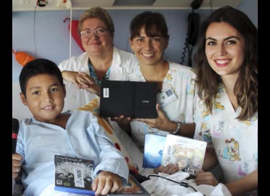 Imagen de El Hospital de Torrevieja Dr. Manuel García recibe videoconsolas de la Fundación Juegaterapia