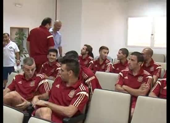 Imagen de La Selección Española de Fútbol Sala, recibida en el Ayuntamiento antes de su amistoso