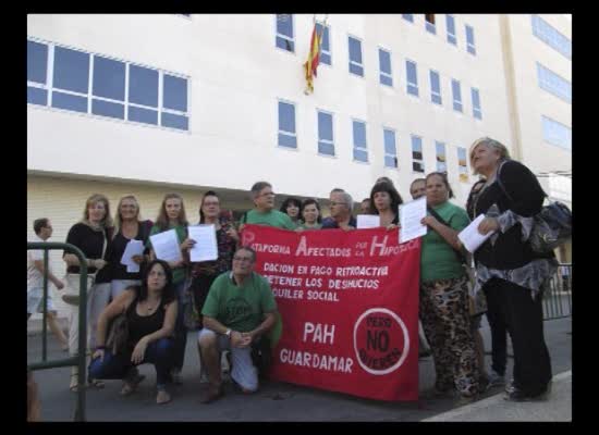 Imagen de La PAH de Torrevieja exige en los juzgados la paralización de los desahucios