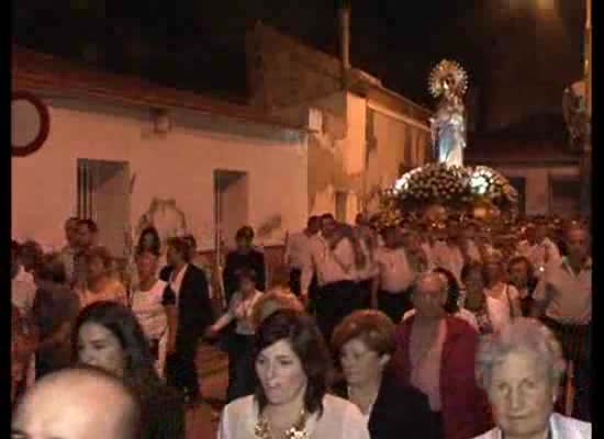 Imagen de Solemnidad y emotividad en la procesión de la Virgen del Rosario en La Mata