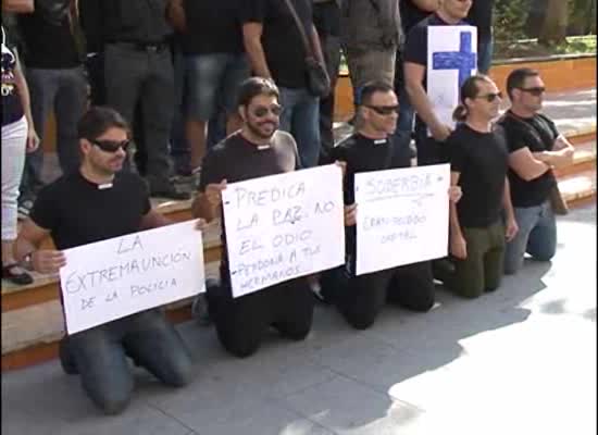 Imagen de La Policía Local retoma sus protestas coincidiendo con las sesiones plenarias