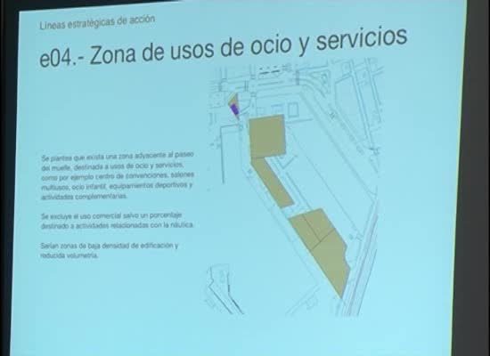 Imagen de El ayuntamiento presenta los detalles del Plan especial del puerto a comerciantes y hosteleros