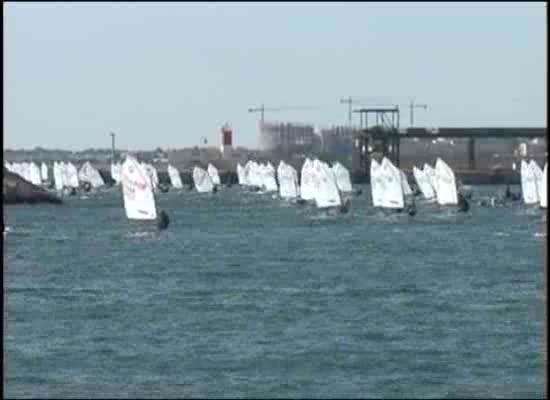 Imagen de El VIII Trofeo internacional Ciudad de Torrevieja de Optimist supera los 105 inscritos