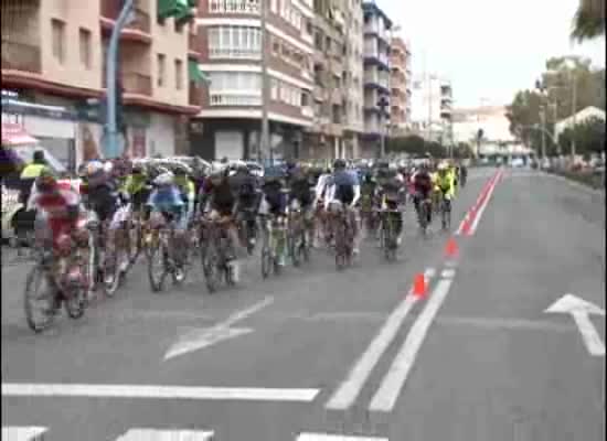 Imagen de 80 deportistas se dan cita en la XIX Carrera Ciclista Fiestas Patronales