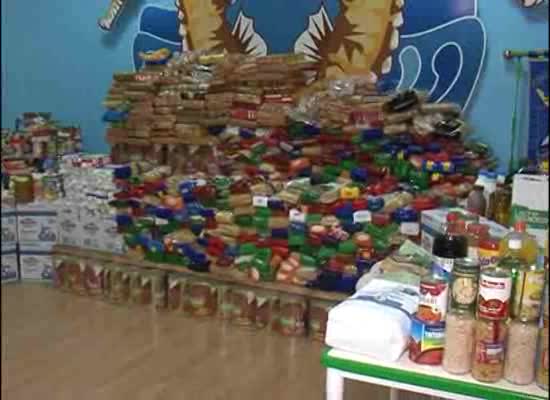 Imagen de La Casa de la Tercera Edad Pedro Lorca entrega una tonelada de comida a Alimentos Solidarios