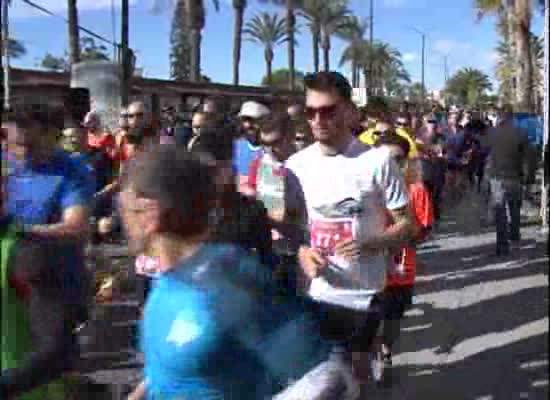 Imagen de Víctor Calvo Mira gana la Media Maratón de Torrevieja