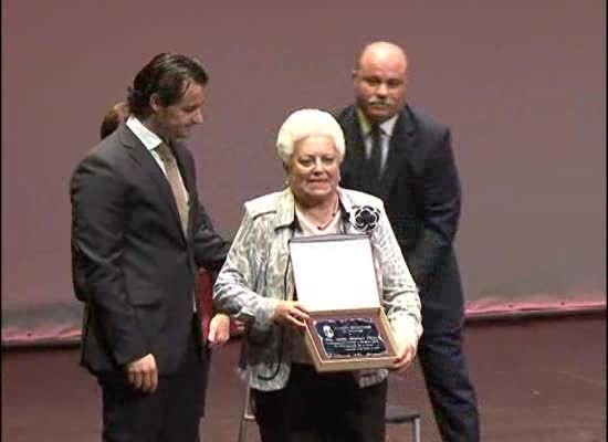 Imagen de  Entregan los premios Homenaje a la Mujer en el Teatro Municipal