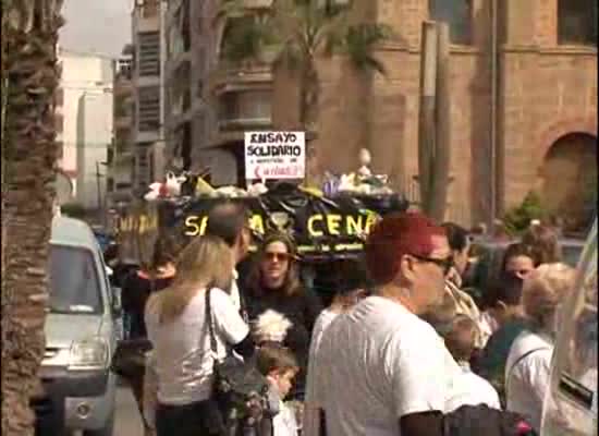 Imagen de La Cofradía de la Santa Cena recauda 1.100 kilos de alimentos y 376 euros para Cáritas