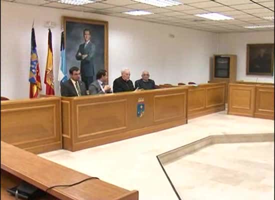 Imagen de El Cardenal Carlos Amigo es recibido en el ayuntamiento por el alcalde de Torrevieja