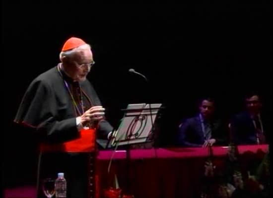 Imagen de El Cardenal Carlos Amigo Vallejo consigue arrancar los aplausos del público durante todo su pregón