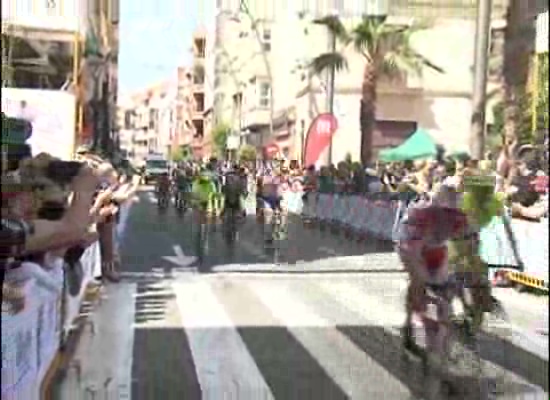 Imagen de Juan Antonio Camacho del Club Gandía gana la vuelta ciclista a Alicante