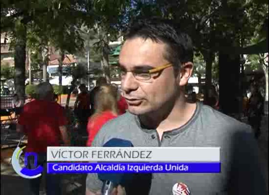 Imagen de Izquierda Unida explica su programa electoral en la plaza de la Constitución