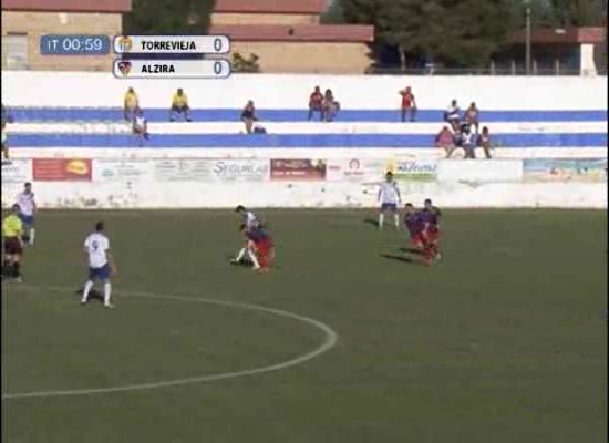 Imagen de Óscar, Vicente y Jorge seguirán en el CD Torrevieja la próxima temporada