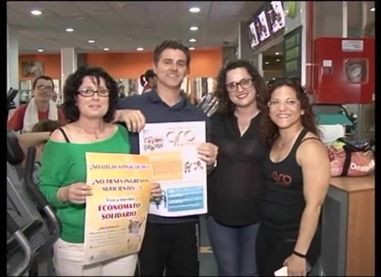 Imagen de El economato solidario de AMFA recibe mas de 200 kg de alimentos recogidos por el gimnasio ARO