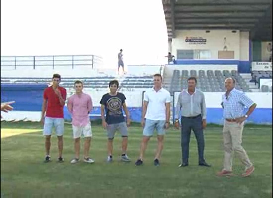 Imagen de Luis Carlos, David Rives, Edu Mesas y Lewis nuevos jugadores del CD Torrevieja