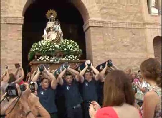 Imagen de Multitudinaria procesión terrestre y marítima con la Virgen del Carmen