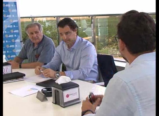 Imagen de Eduardo Dolón se reúne con Alojamientos Turísticos de Torrevieja para tratar asuntos sobre el sector