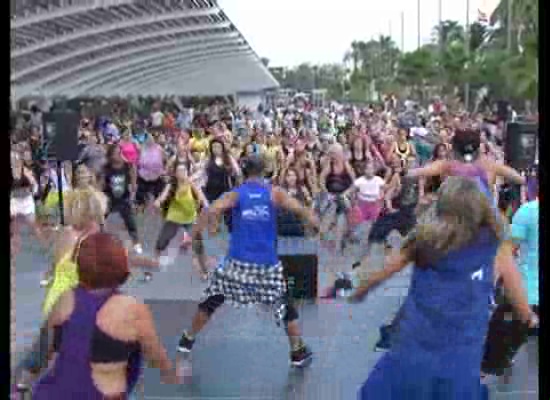 Imagen de  Zumba solidario en el Paseo Vistalegre a beneficio de la protectora de animales APADAC