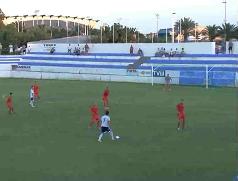 Imagen de Victoria del CD Torrevieja por 2 a 0 ante el Muro CF