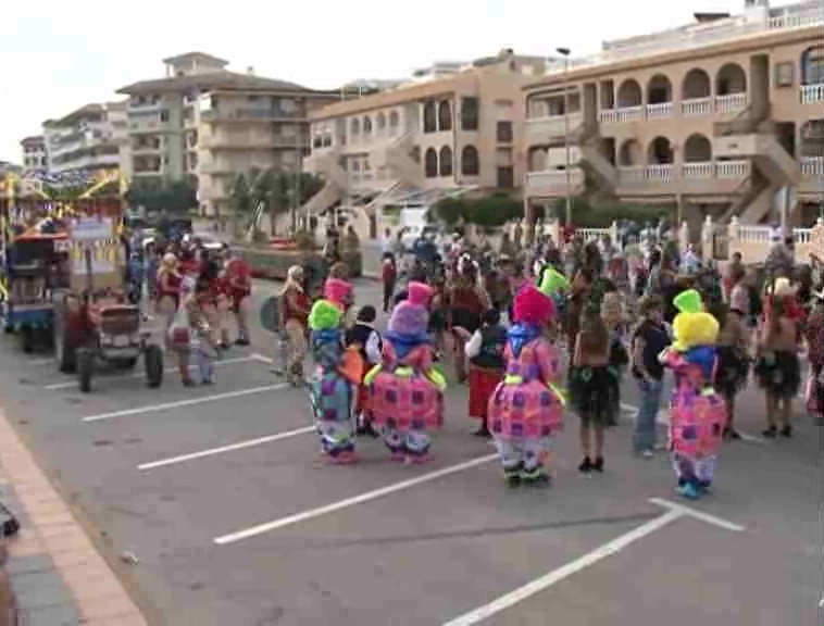 Imagen de La procesión en honor a la Virgen del Rosario cierra las fiestas de la Mata