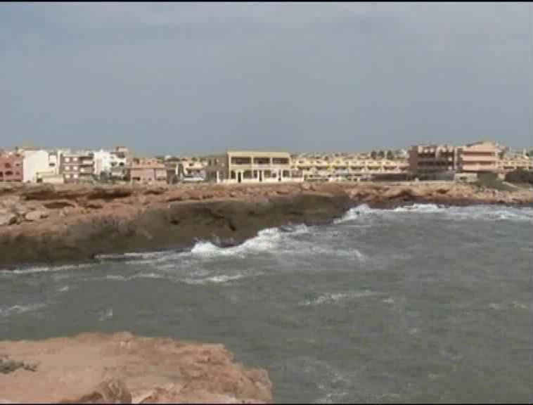 Imagen de Un equipo de 40 personas limpiará el fondo marino de la zona de calas de Torrevieja