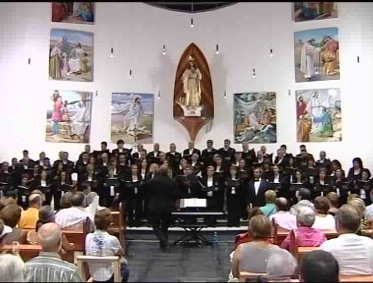 Imagen de El Orfeón Ricardo Lafuente presenta su concierto de Navidad con el Coro del IES Mediterráneo