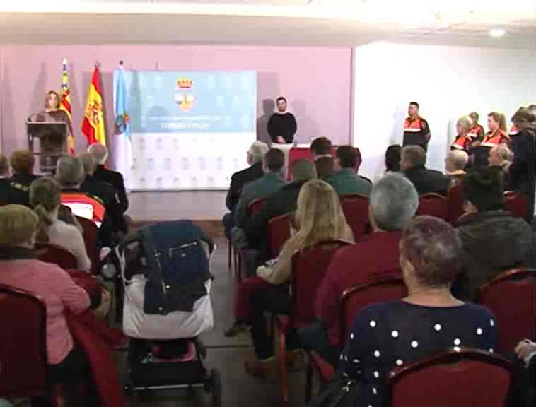 Imagen de Los voluntarios de la Agrupación de Protección Civil de Torrevieja recibieron diplomas y galones