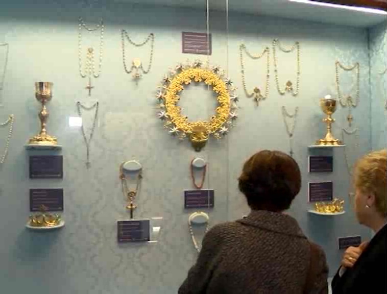 Imagen de Unas 200 joyas y complementos religiosos conforman la exposición del Museo de la Purísima