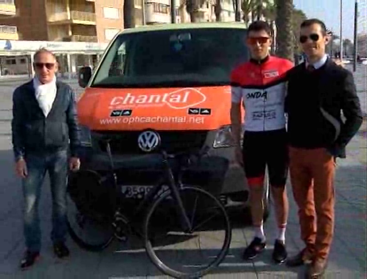 Imagen de El ciclista Manolo Peñalver presentó la temporada 2016 y a su patrocinador Óptica Chantal